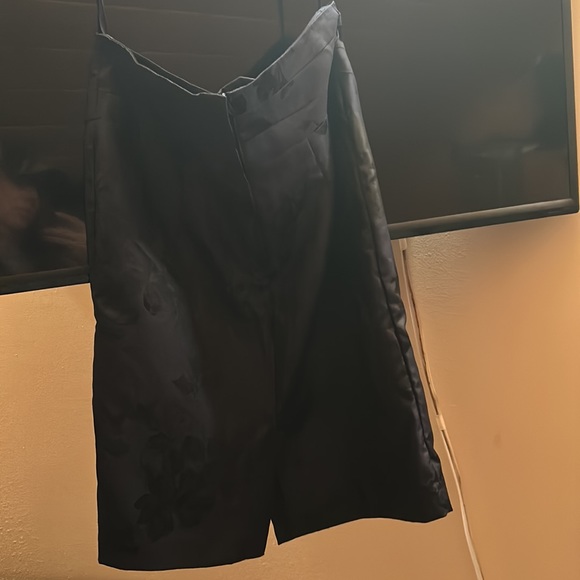 EUC blue flower skirt - Picture 4 of 10